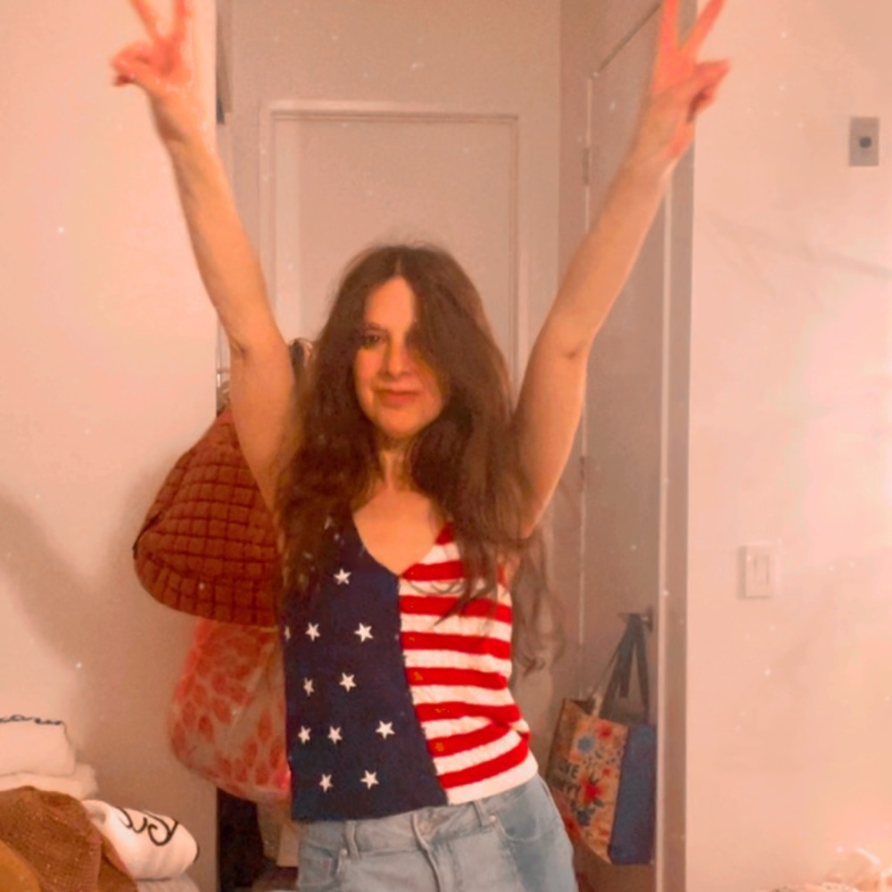 ✨BNWOT ✨moon & madison Show Your Spirit Flag knit Sweater Tank 🇺🇸❤️🤍💙
